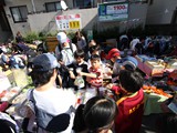 永福小学校の生徒さん達が販売体験を頑張っています